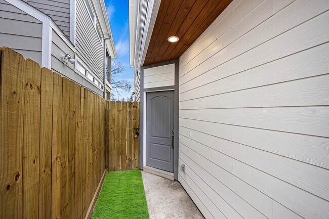 Building Photo - 4512 Noble St