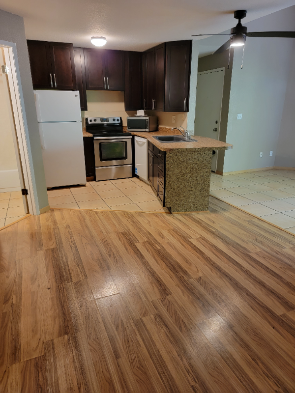 Building Photo - 490 Elm Dr