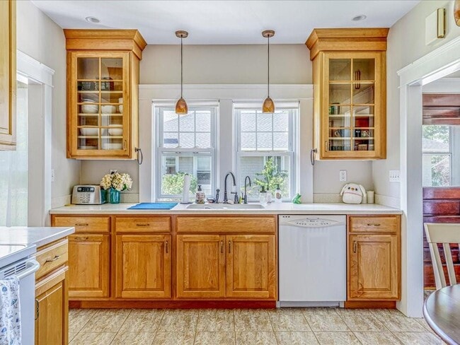 Building Photo - 1102 Buttonwoods Ave