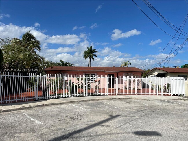 Building Photo - 3033 NW 11th Terrace