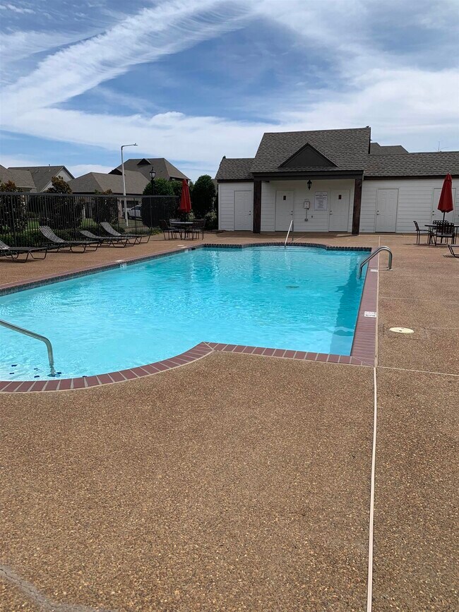 Building Photo - 499 Dogwood Valley Dr