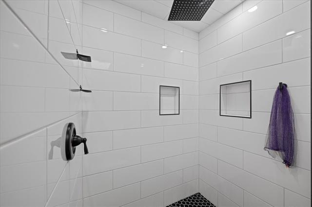 Building Photo - 3925 Greenhills Ct