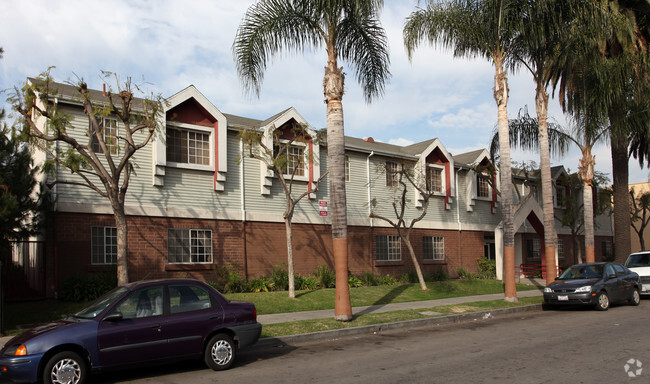 Building Photo - Merit Hall Apartments