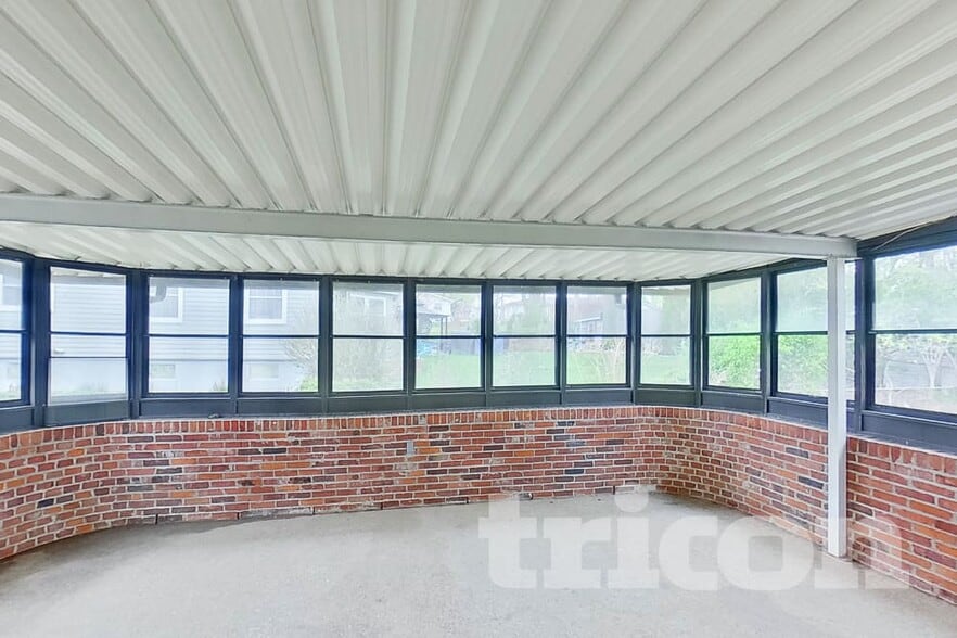 Building Photo - 1546 Grant Dr