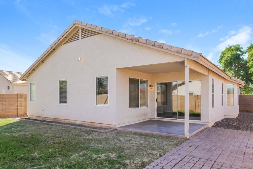 Building Photo - 8234 W Pima St