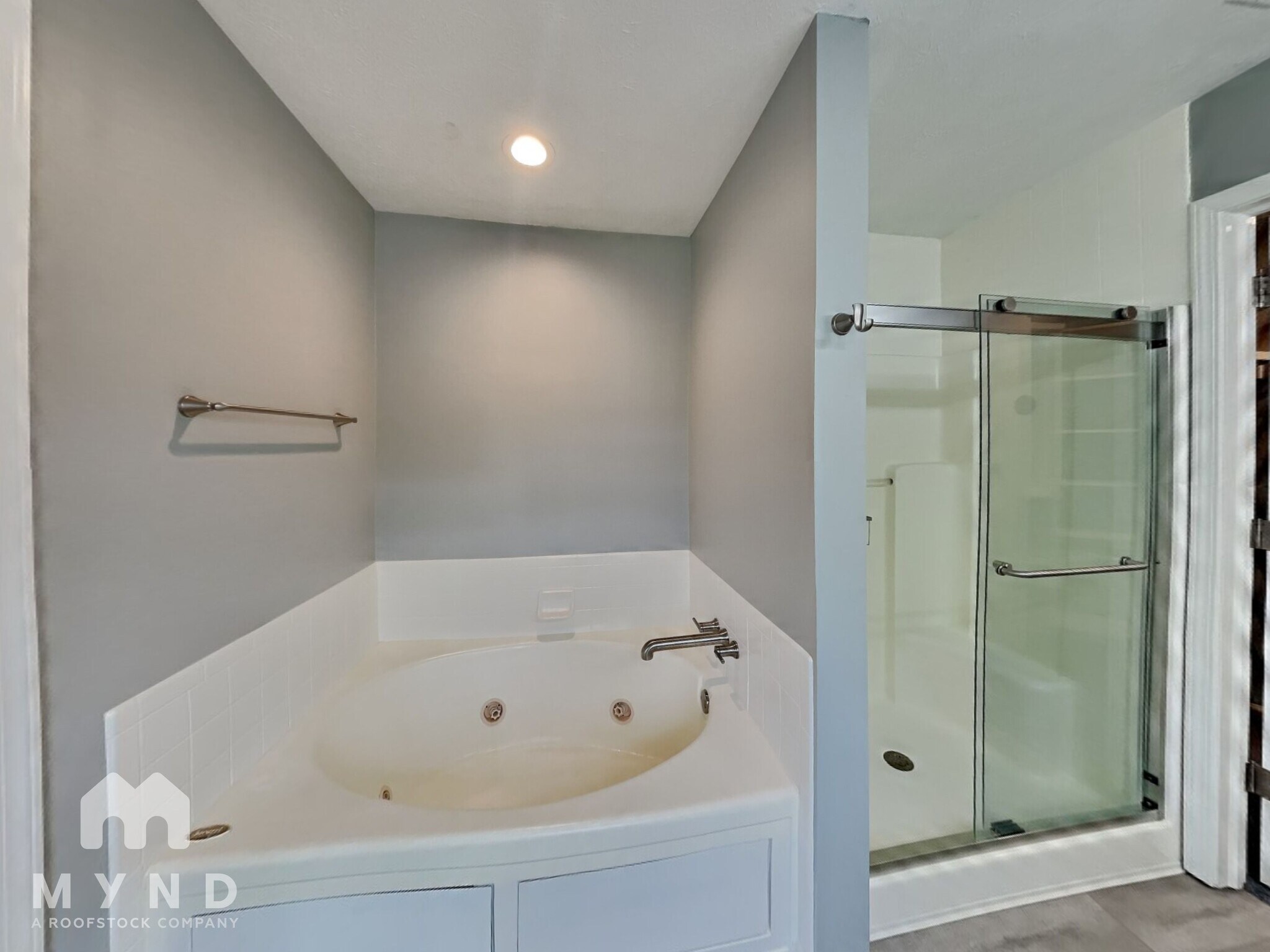 Building Photo - 6410 Hollingsworth Dr