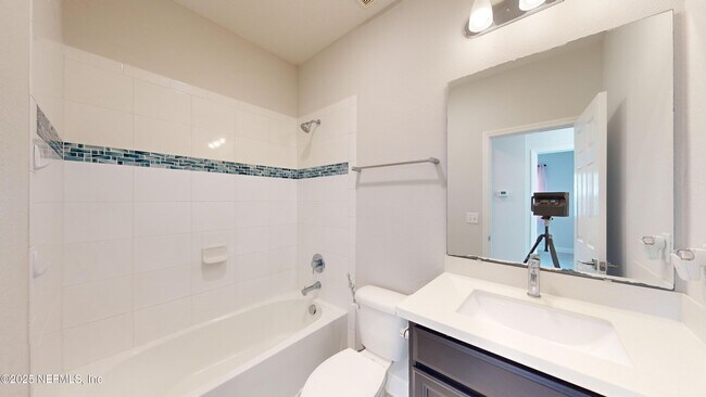 Building Photo - 202 Ashbury St