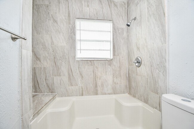 Building Photo - 941 Lucky St