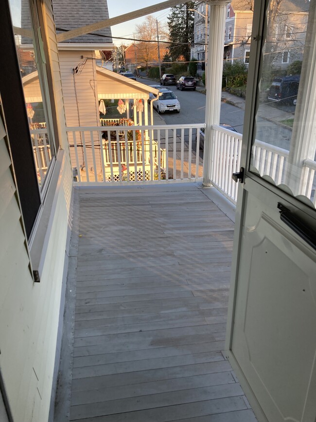 Building Photo - 56 Howland St