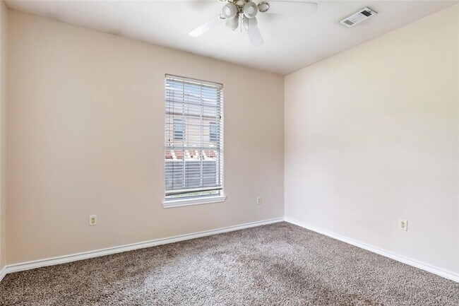 Building Photo - 108 Harbour Town Cir