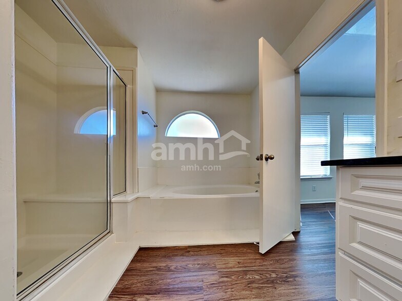 Building Photo - 502 Hearthstone Ct