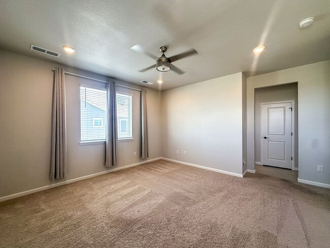 Building Photo - Alder Creek 3bd 2.5ba paired home for rent!
