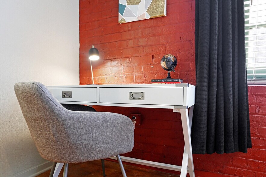 Building Photo - 1041 Constance St