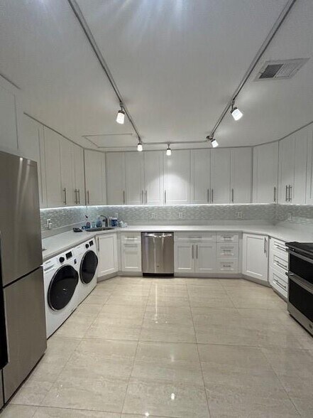 Building Photo - 4757 Sunny Palm Cir