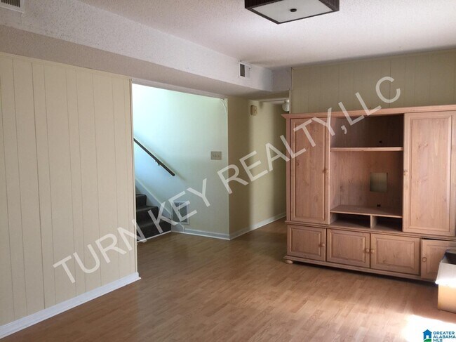 Building Photo - 2548 Janice Cir NE