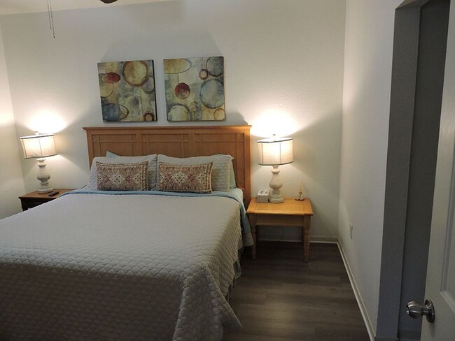 Building Photo - FURNISHED OR UNFURNISHED 3BR/2BA CONDO IN ...