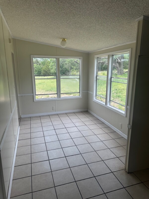 Building Photo - 230 Linda's Ln