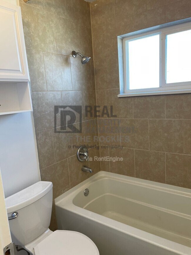 Building Photo - 833 30th Ave Ct