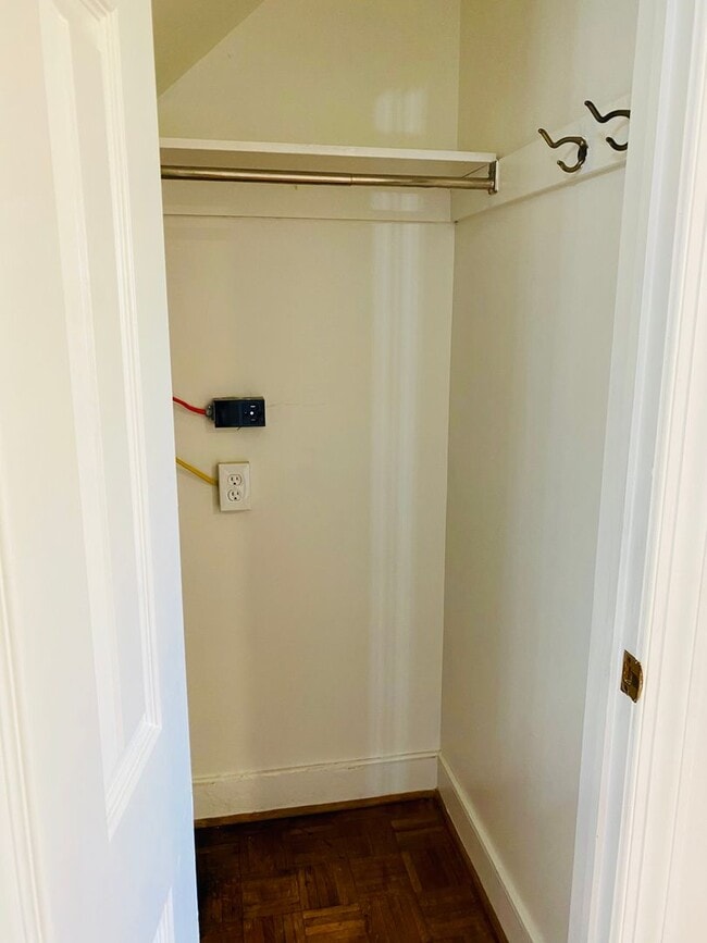 Building Photo - 3810 Hermitage Rd