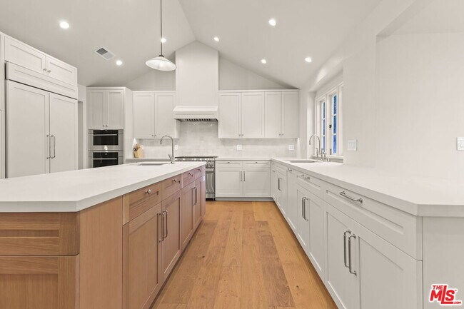 Building Photo - 17620 Camino De Yatasto