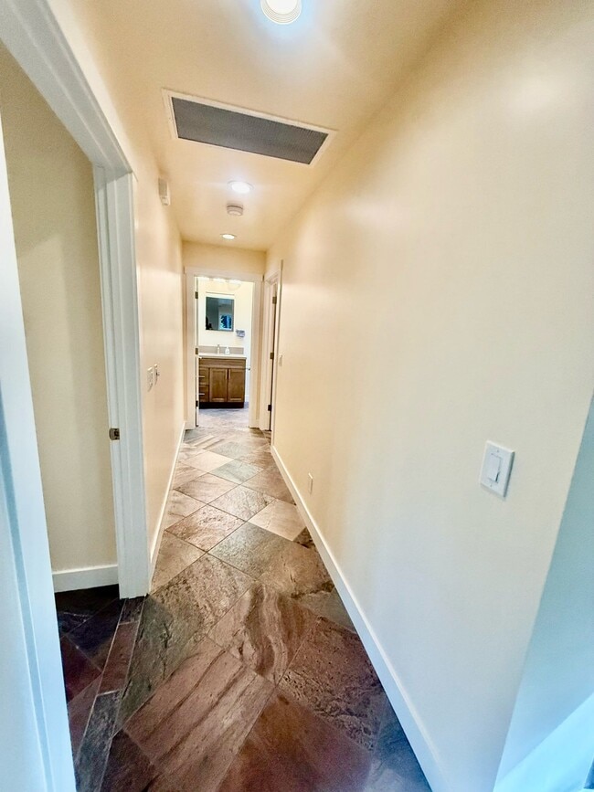 Building Photo - 13240 Loma Rica Dr