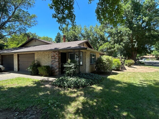 Building Photo - 2 Bedroom Duplex for Rent in Chico CA | Garage, Fireplace, Walk-In Closet, Backyard!