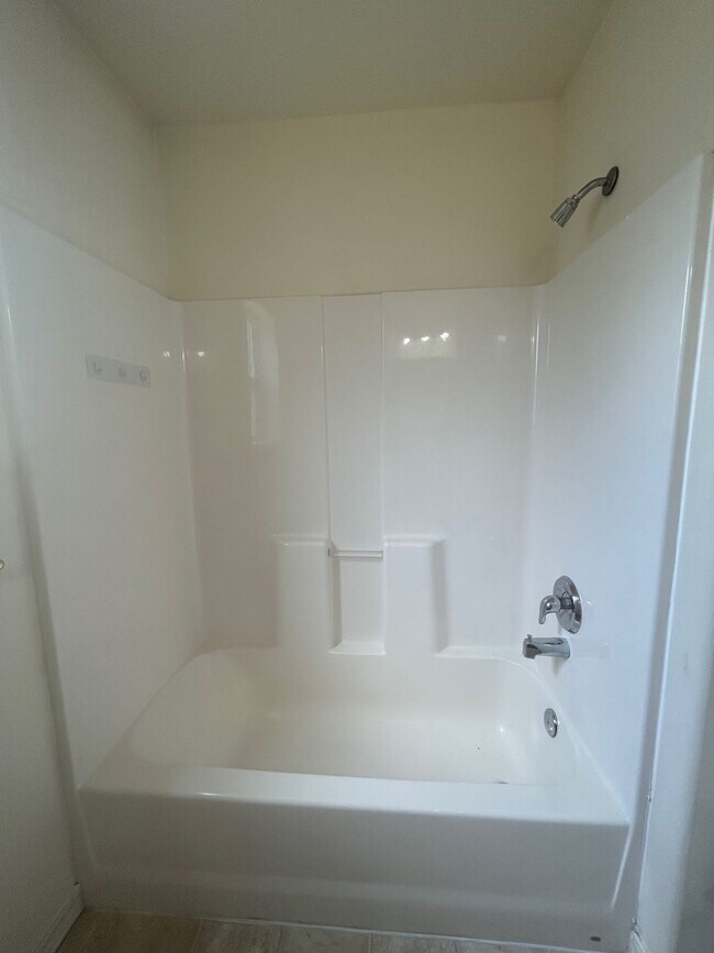 Building Photo - 465 Taft Ave