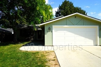 Building Photo - 698 Berwick Dr