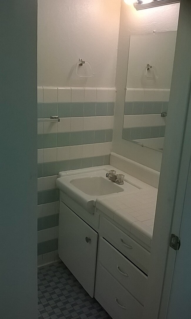 Building Photo - 3914 Lillian St