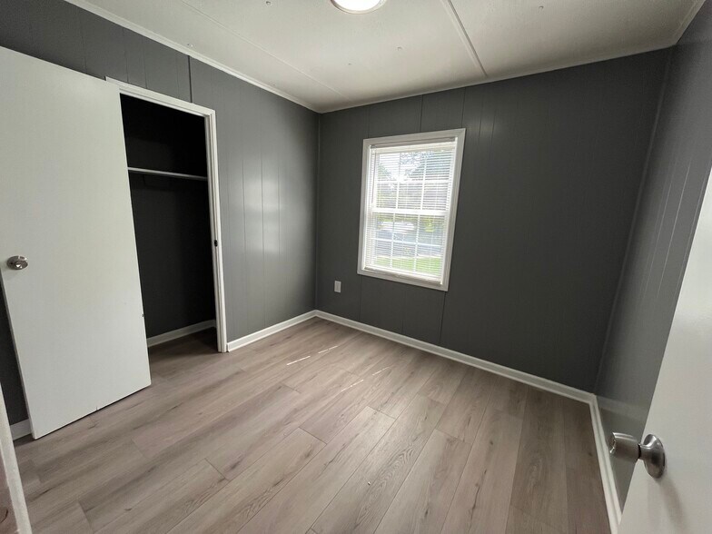 Building Photo - 3542 Windsor Cir