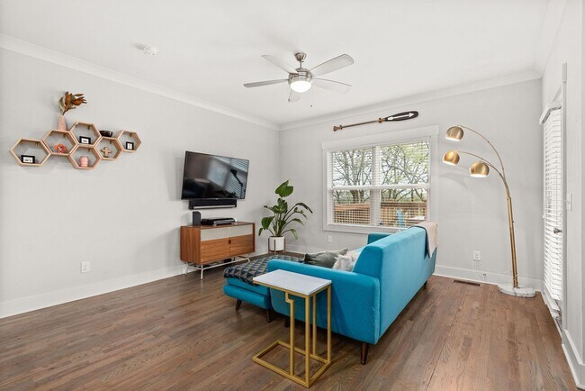 Building Photo - 2223 Burns St