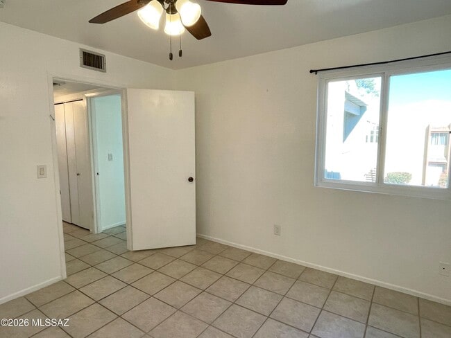 Building Photo - 822 S Langley Ave