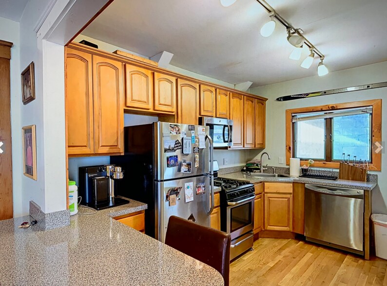 Building Photo - 18 Bond St