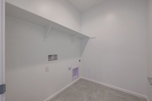 Building Photo - Alamar Living, 4 Bed, 3 Bath Rental!