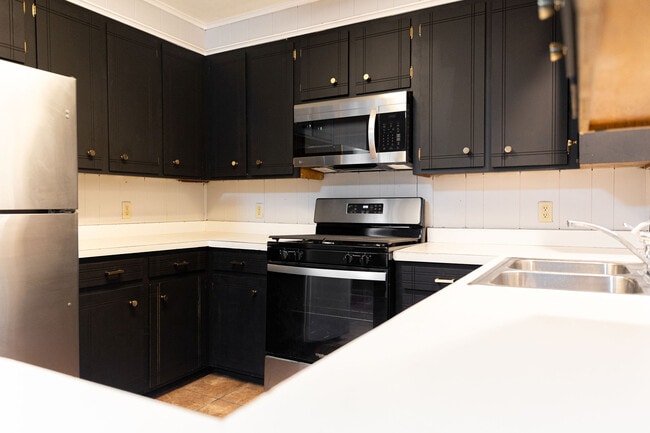 Kitchen - 2558 Crestleigh Mnr