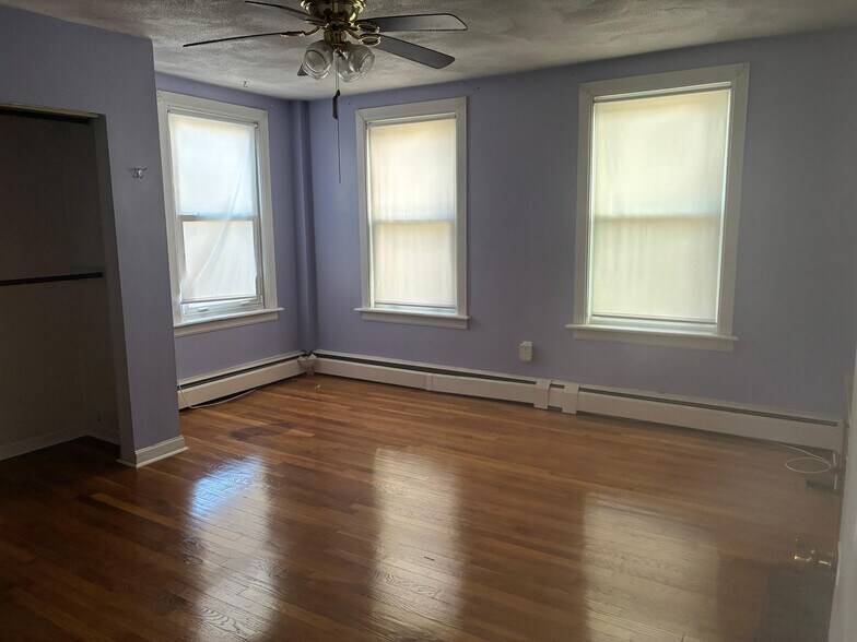 Bed Room 1 - 21 Franklin St