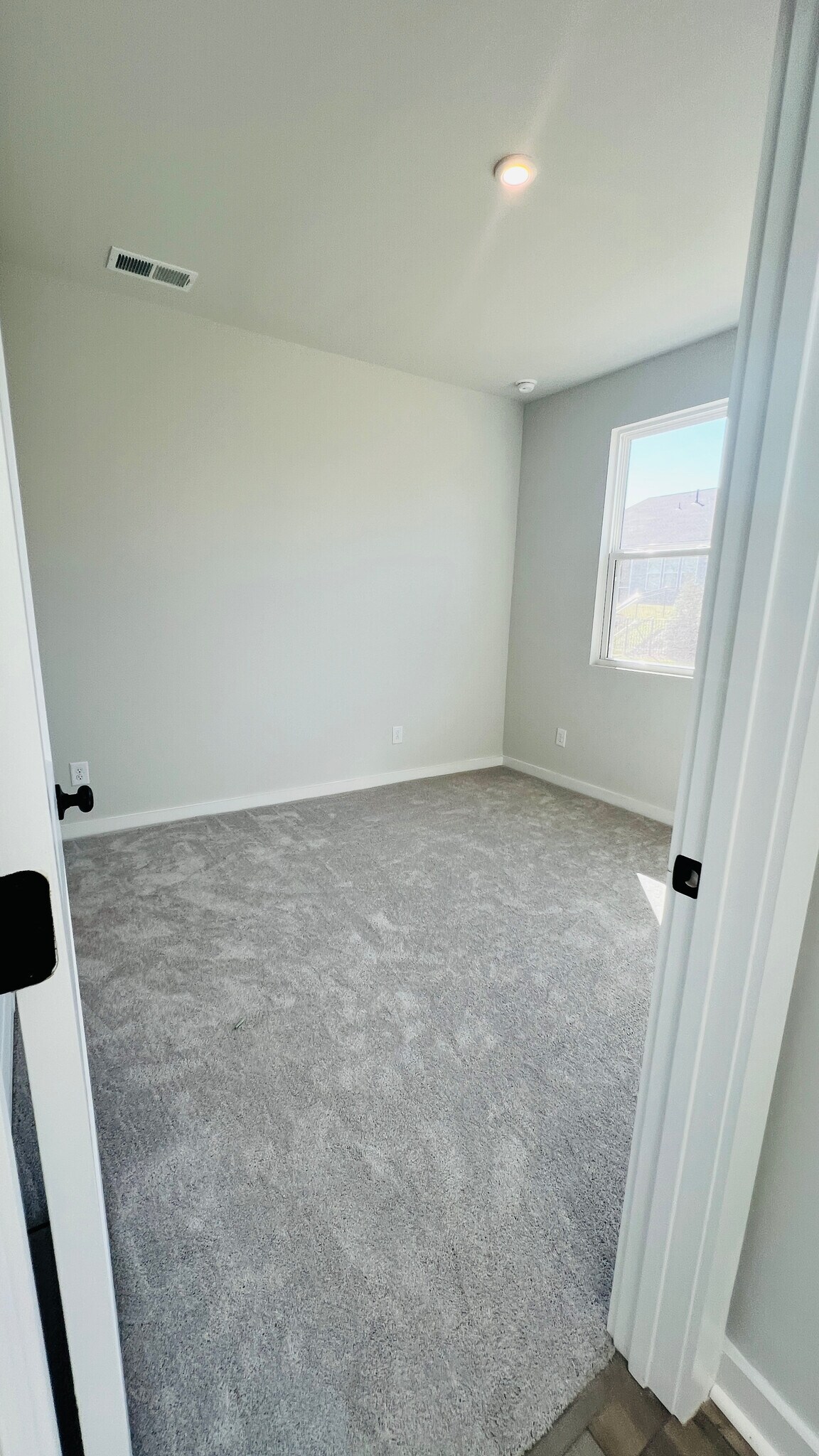 Building Photo - Room in Townhome on Munsing Dr