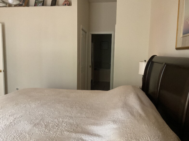 Building Photo - 2717 Tottenham Dr