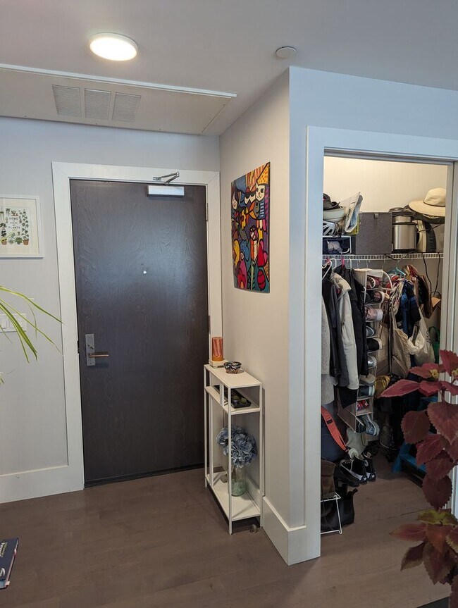 Building Photo - Jamaica Plain luxury 1 bedroom penthouse f...
