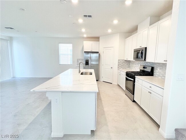 Building Photo - 6972 W Ford Ave