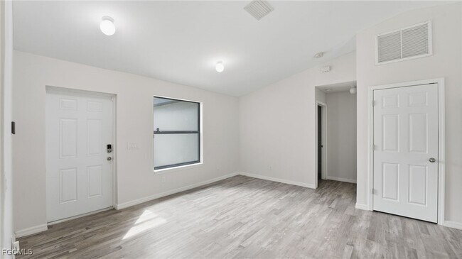 Building Photo - 2701 E 18th St