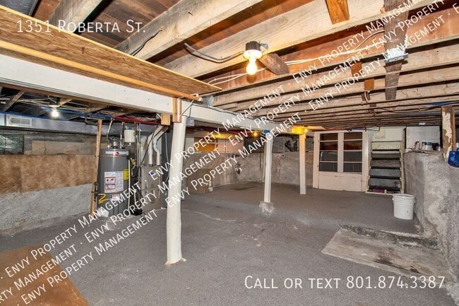 Building Photo - 1351 Roberta St