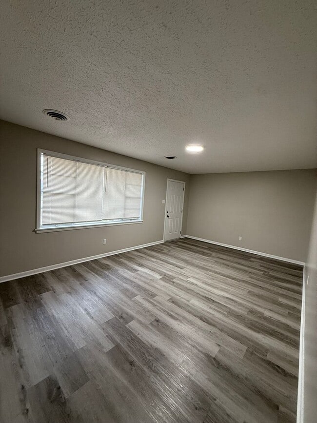 Building Photo - 451 S Thomas St