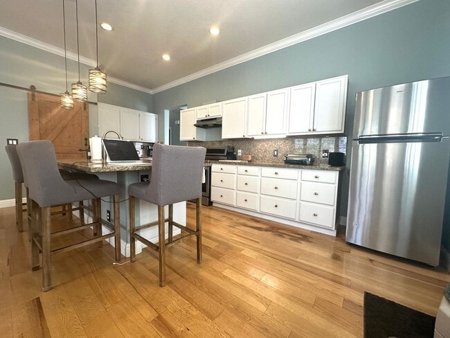 Building Photo - Gorgeous single story with Pool!