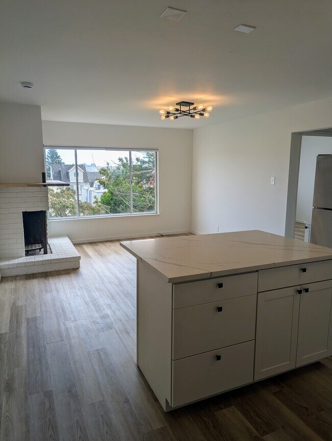 Building Photo - 32nd Ave