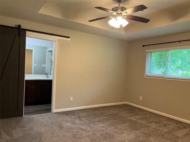 Building Photo - 304 S Shadowbend Dr