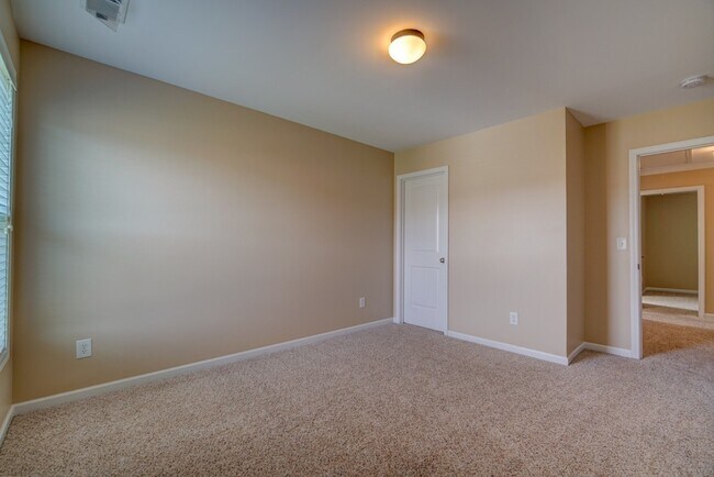 Building Photo - Gorgeous 4/5 BR, 3 BA, 2 Car Garage Home with Fenced Backyard and Large Storage Unit