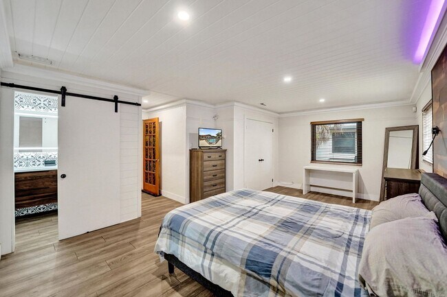 Building Photo - 5612 Harding St