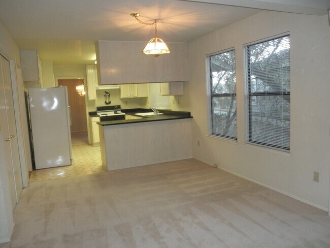 Building Photo - 3 bedroom/2.5 bath in Lake Wildwood, Penn ...