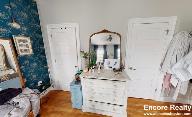 Building Photo - 13 Pleasant St